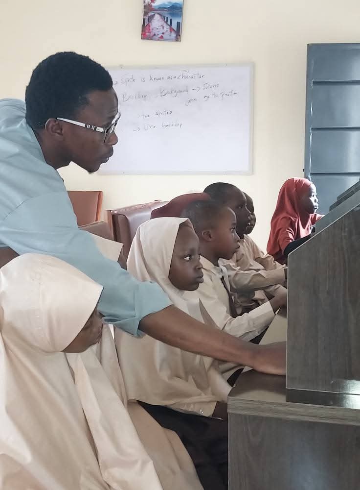 Students coding with Pictoblox